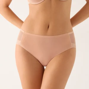 Slip midi color carne senza segni