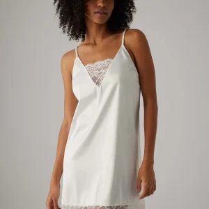 Camicia da notte in raso con finiture in pizzo avorio