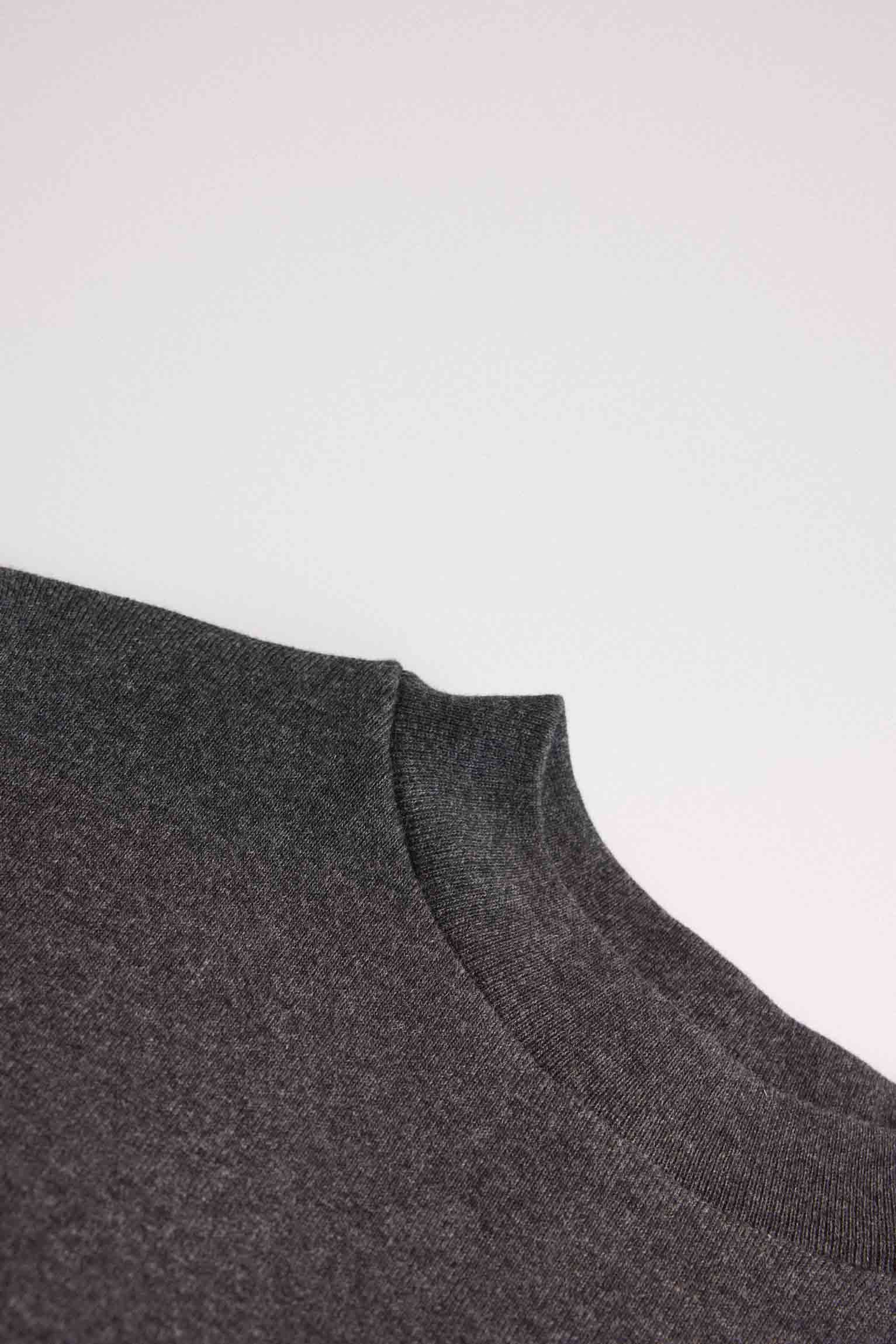 Calda t-shirt a maniche lunghe con collo a semi-cigno in antracite - immagine 4