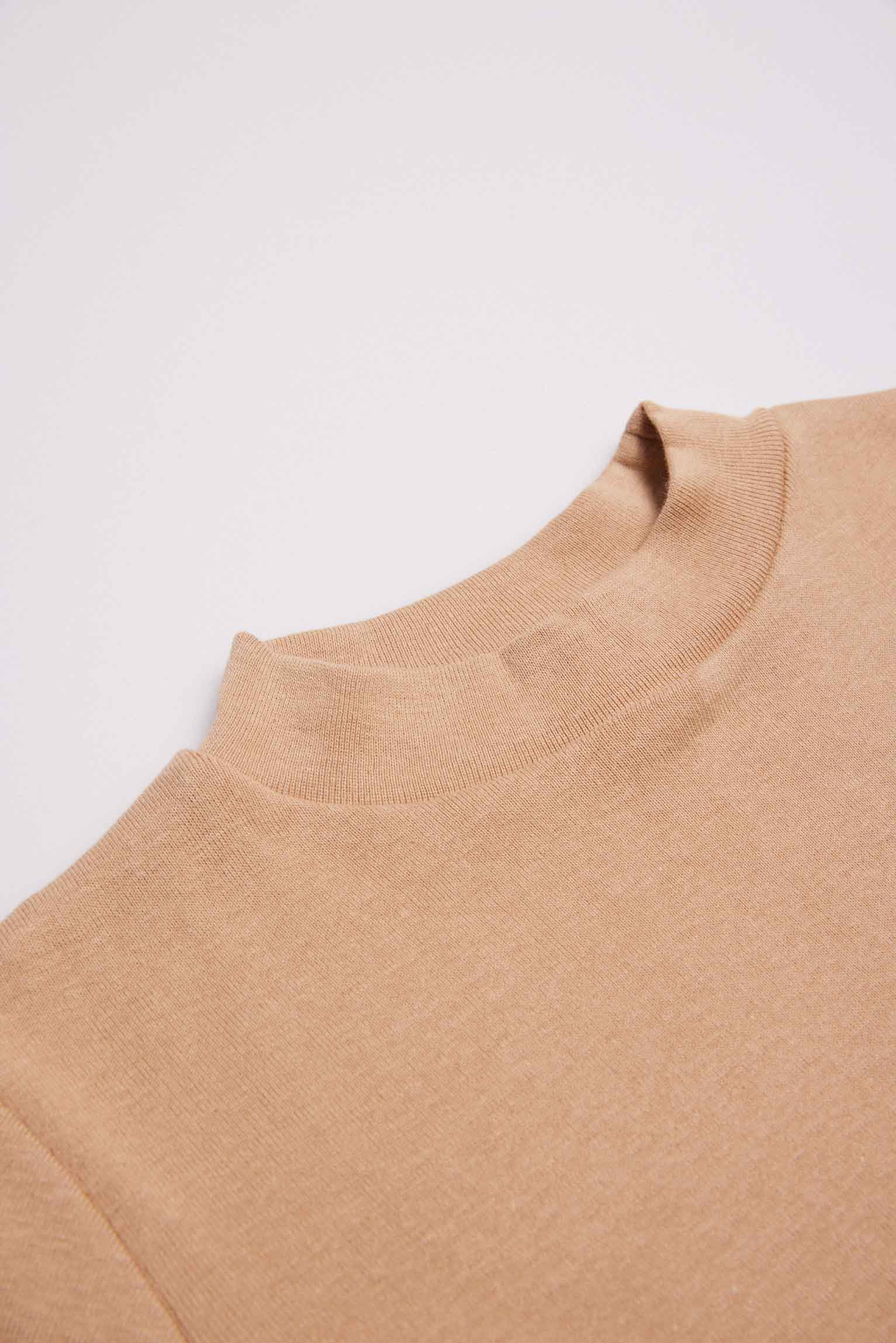 T-shirt calda a maniche lunghe con collo a semi-cigno color cammello - immagine 3