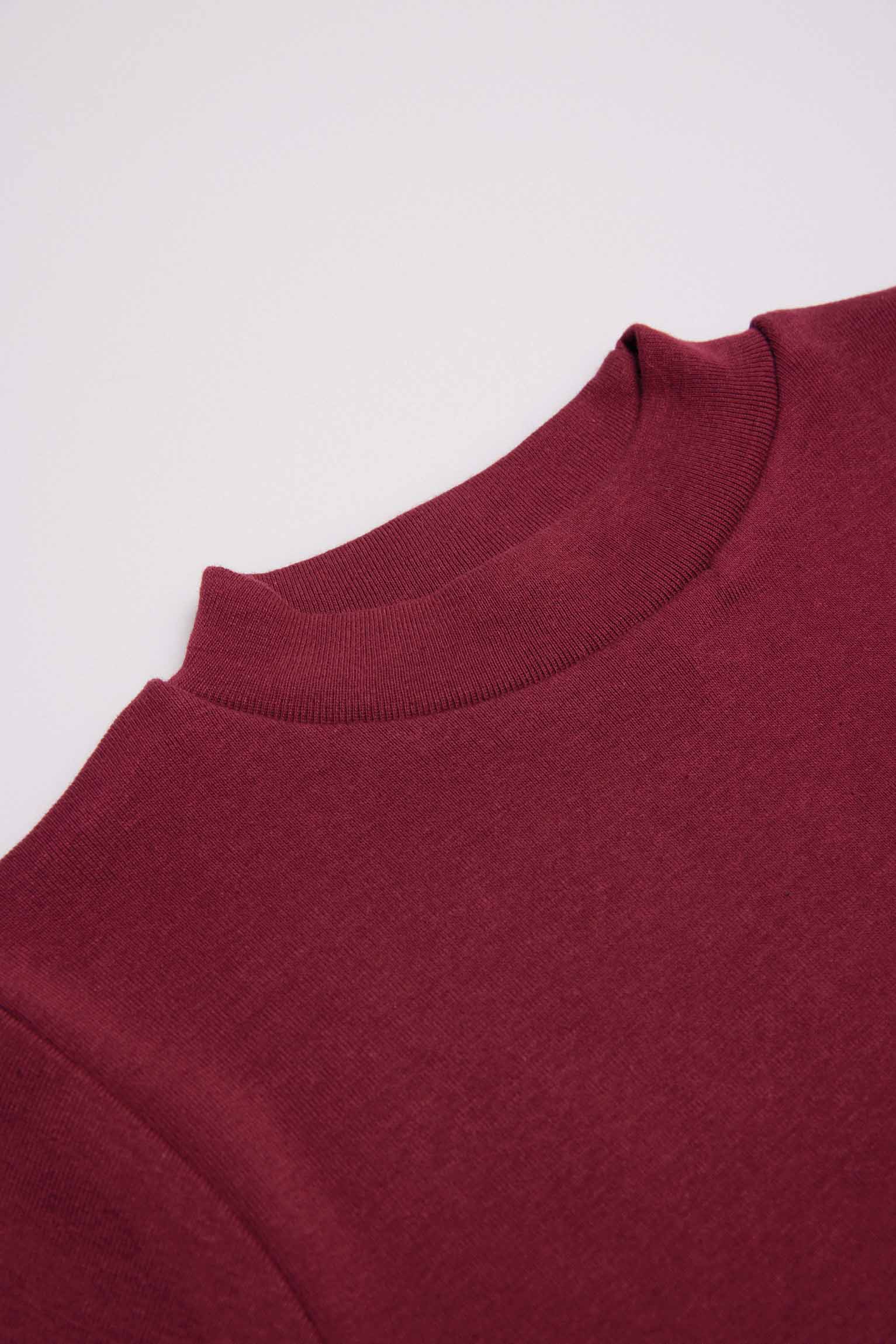 Calda t-shirt bordeaux a maniche lunghe con collo a semi-cigno - immagine 3