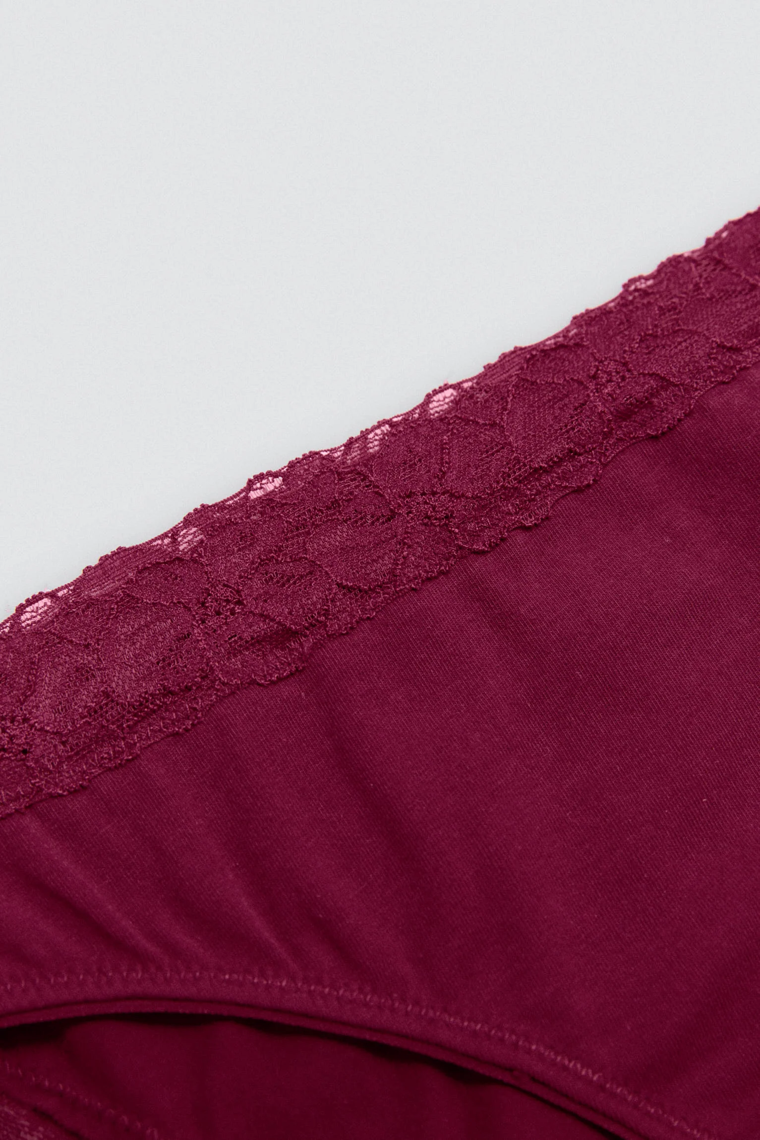 Mini slip con dettagli in pizzo granato - immagine 6