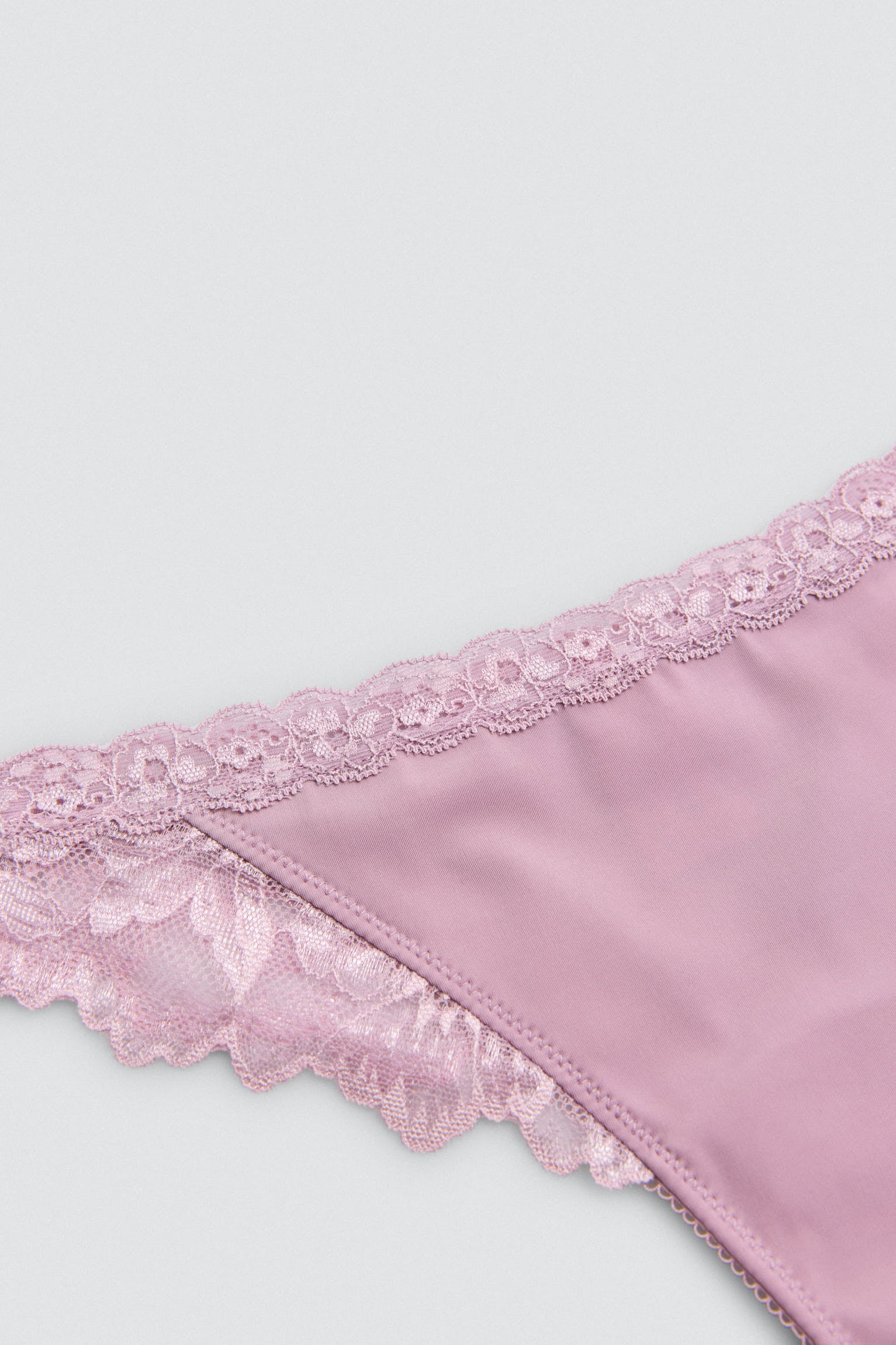 Perizoma elastico con pizzo lilla - immagine 6