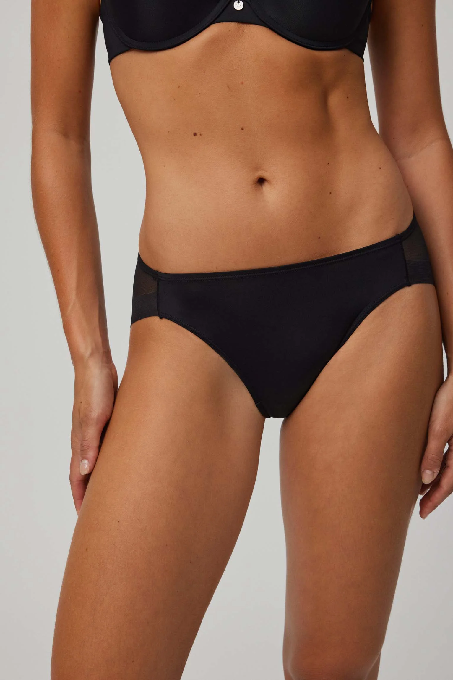 Mutandina in tulle nero