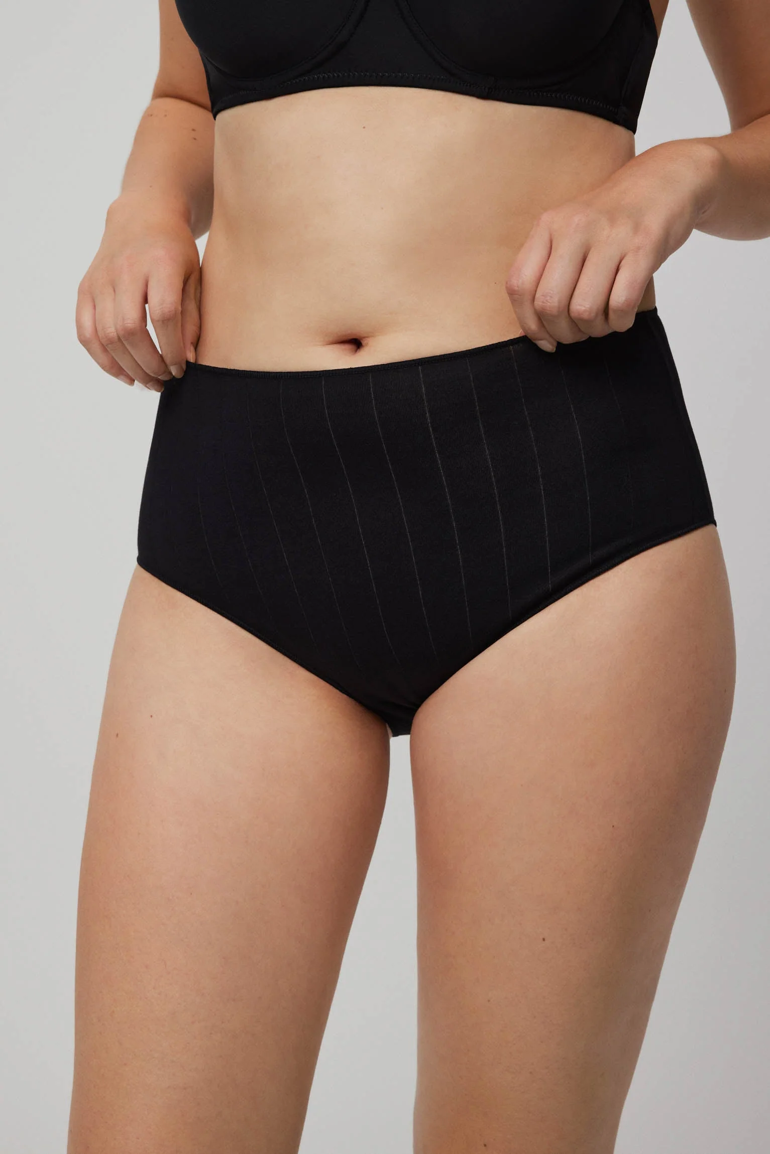Mutandina alta nera a coste
