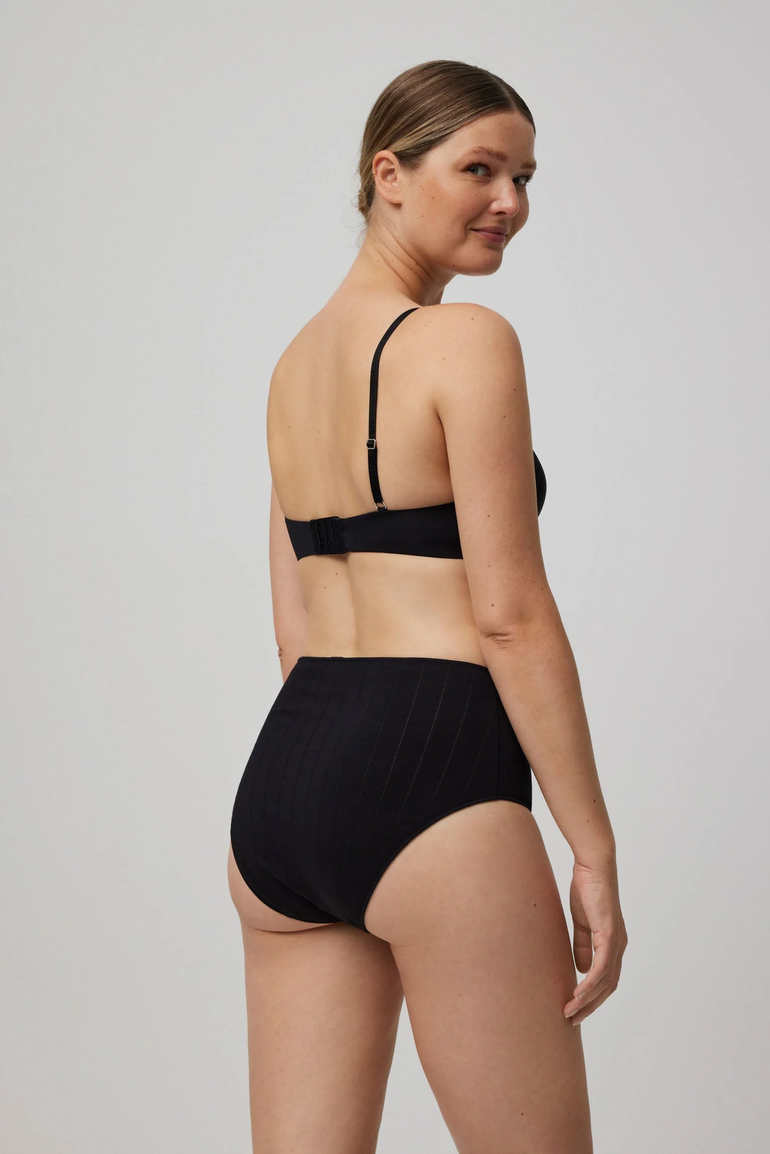 Mutandina alta nera a coste - immagine 3