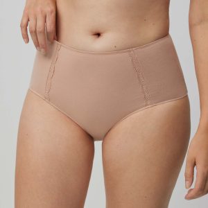 Mutandina alta in lingerie nuda