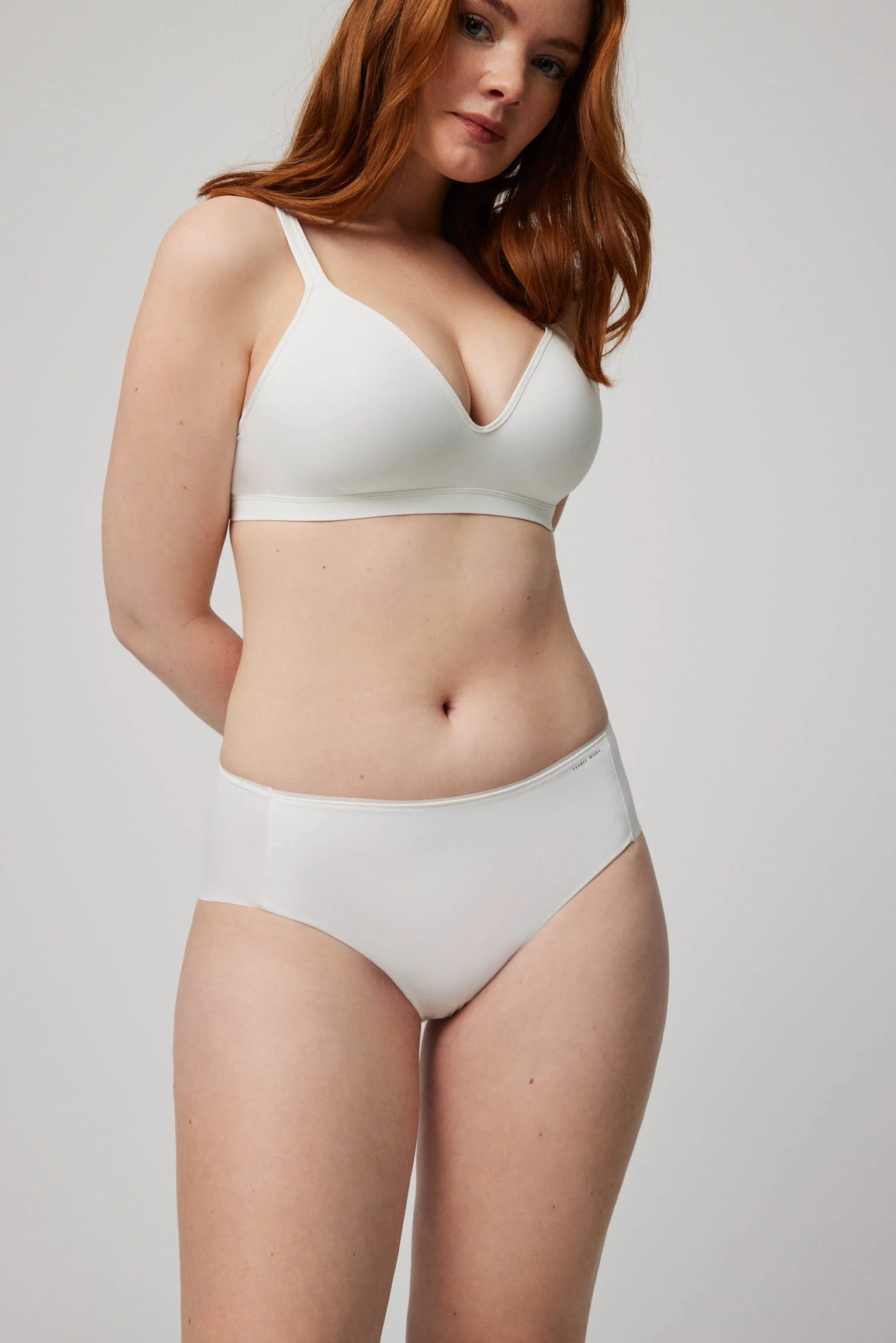 Mutandine contenitive con finiture bianche invisibili - immagine 2