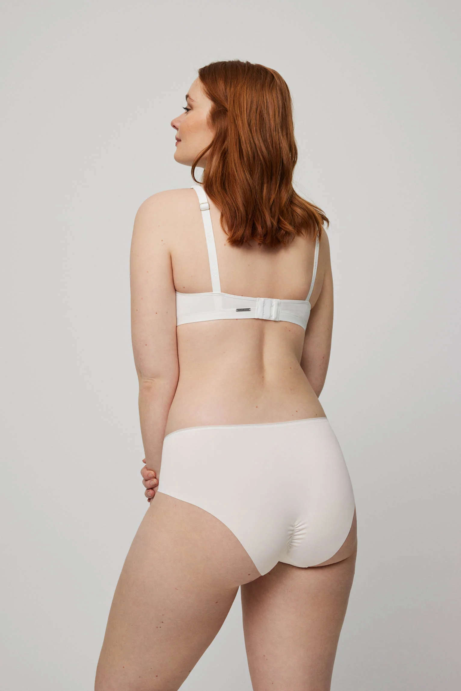 Mutandine contenitive con finiture bianche invisibili - immagine 3