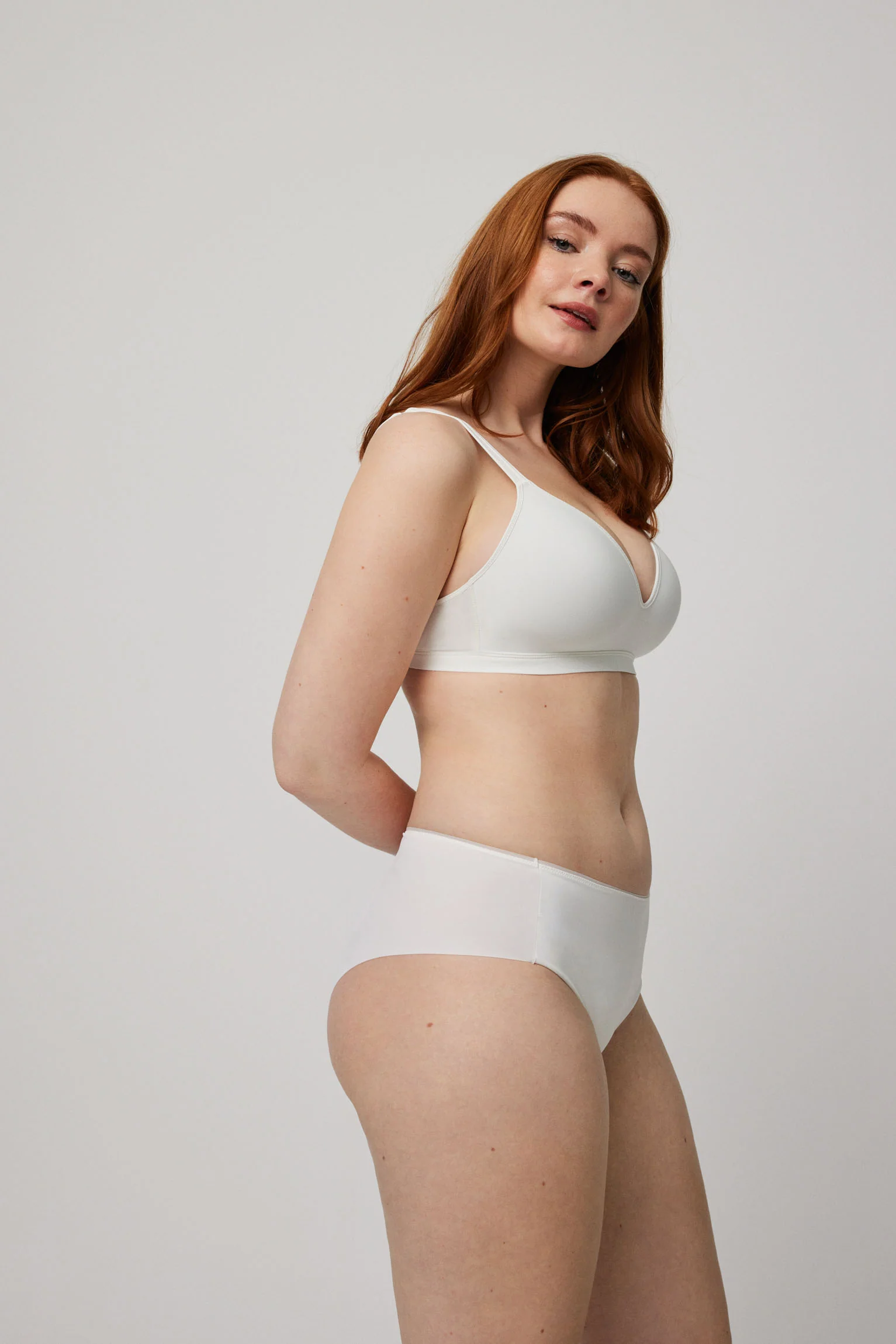 Mutandine contenitive con finiture bianche invisibili - immagine 4