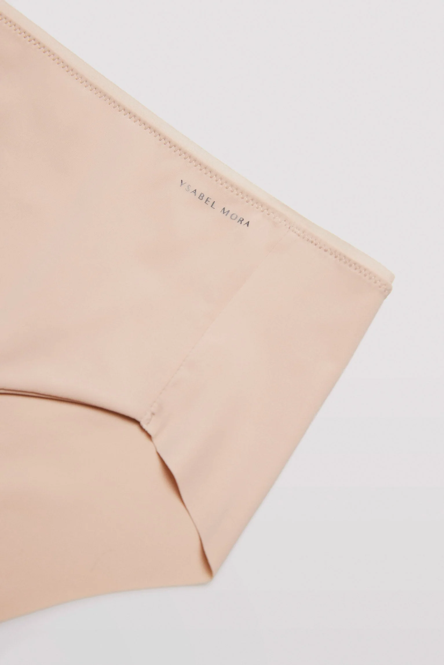 Mutandine contenitive con finiture nude invisibili - immagine 6