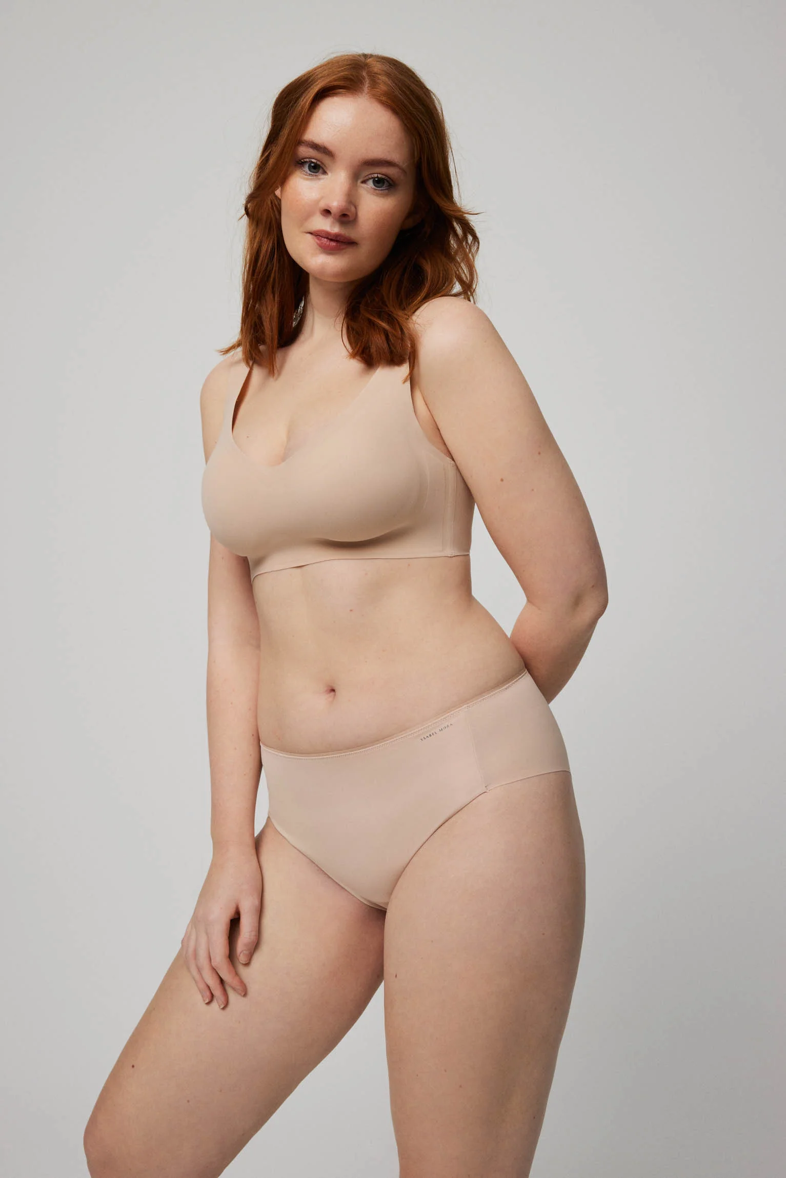 Mutandine contenitive con finiture nude invisibili - immagine 4