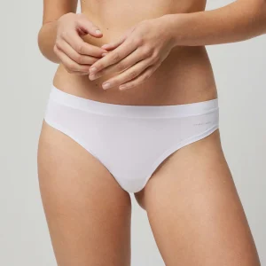 Mini slip adattabile con finiture bianche invisibili