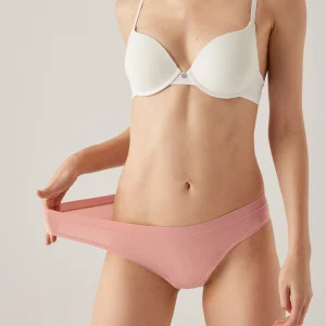 Mini slip rosa con cuciture invisibili