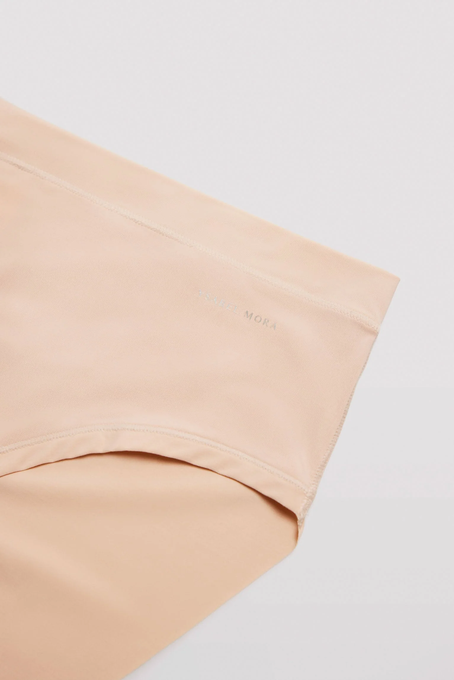 Adatta lo slip midi con finiture nude invisibili - immagine 7