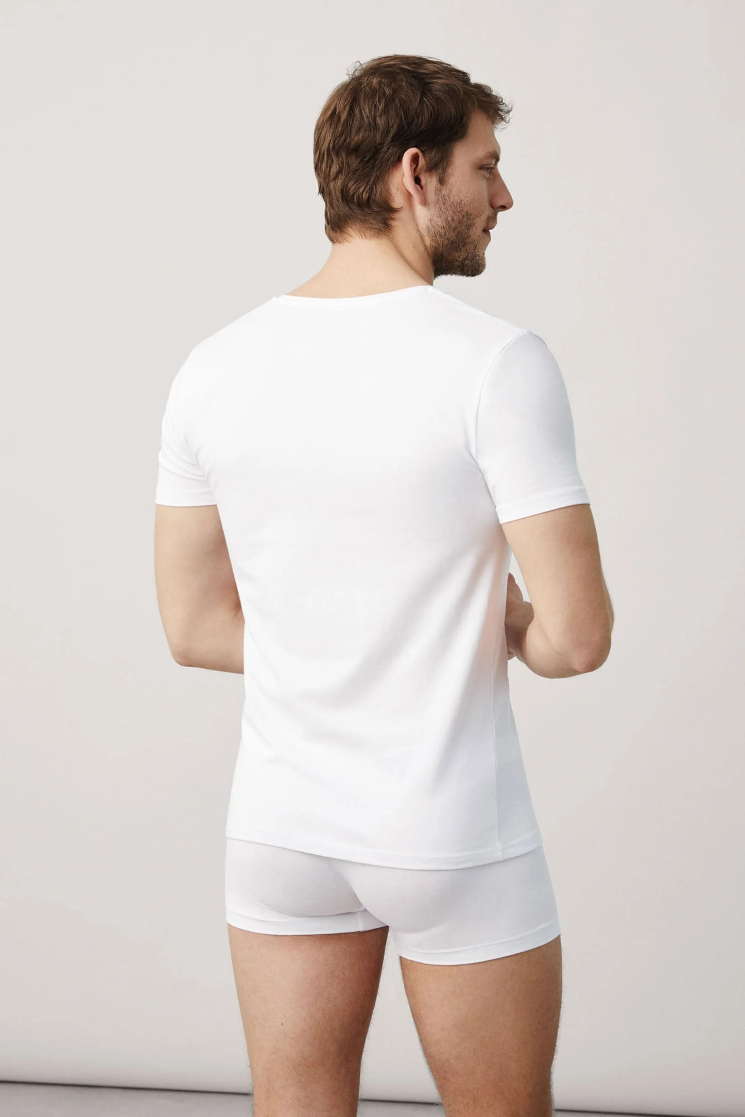 Canottiera bianca a maniche corte con scollo a V - immagine 5