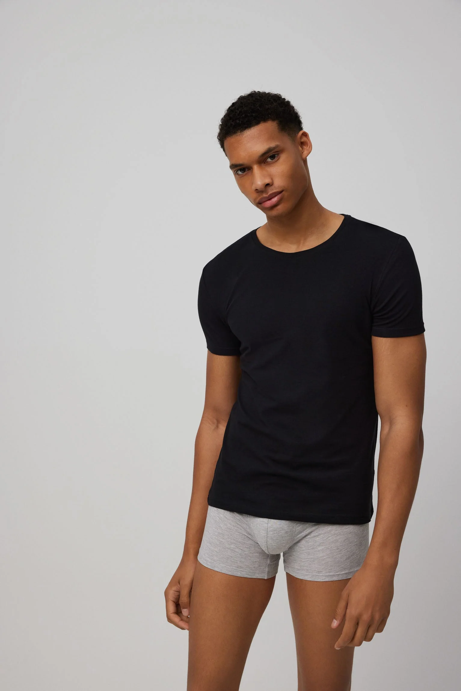 Maglietta nera a maniche corte - immagine 3