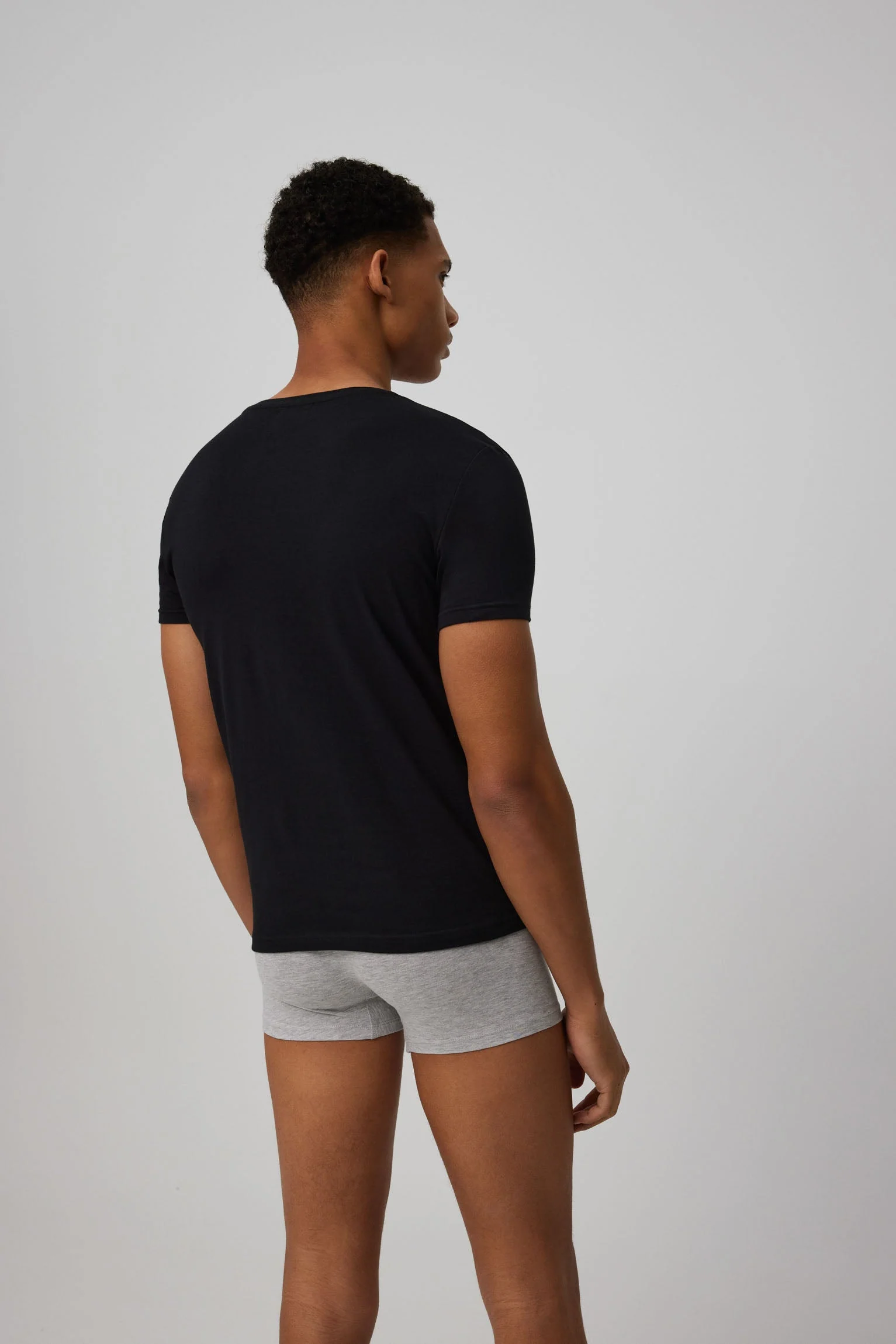 Maglietta nera a maniche corte - immagine 5