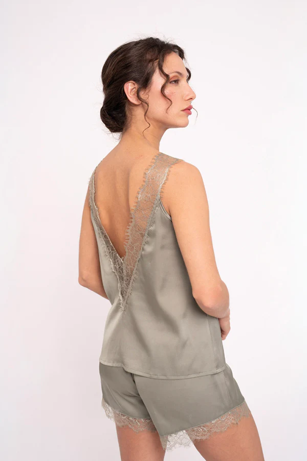 Pigiama corto da donna in raso verde | MUYDEMI - immagine 4