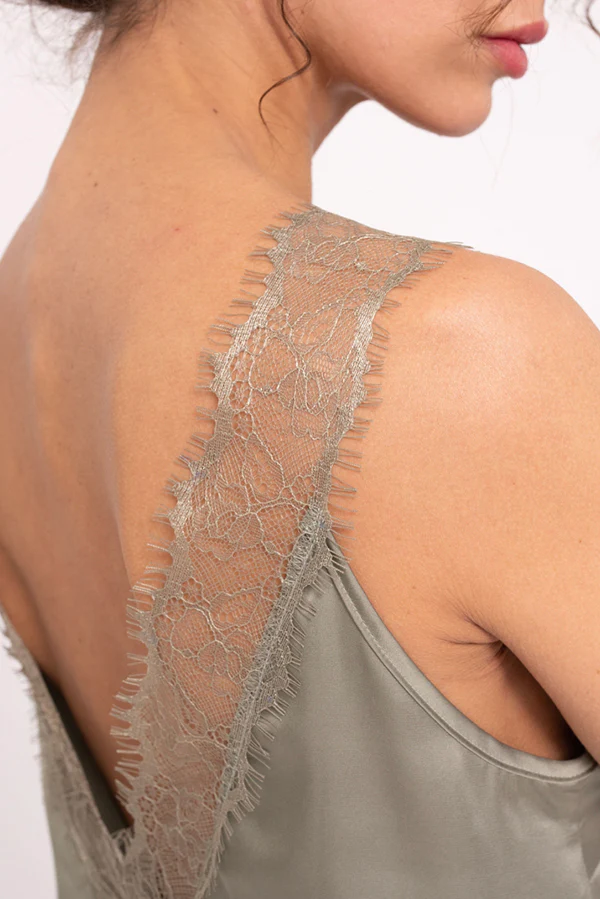 Pigiama corto da donna in raso verde | MUYDEMI - immagine 5