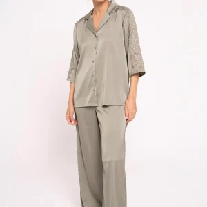 Pigiama lungo da donna in raso verde | MUYDEMI