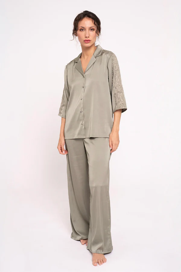 Pigiama lungo da donna in raso verde | MUYDEMI