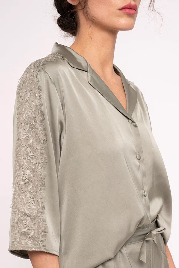 Pigiama lungo da donna in raso verde | MUYDEMI - immagine 3