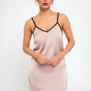Camicia da notte corta da donna in raso rosa | MUYDEMI