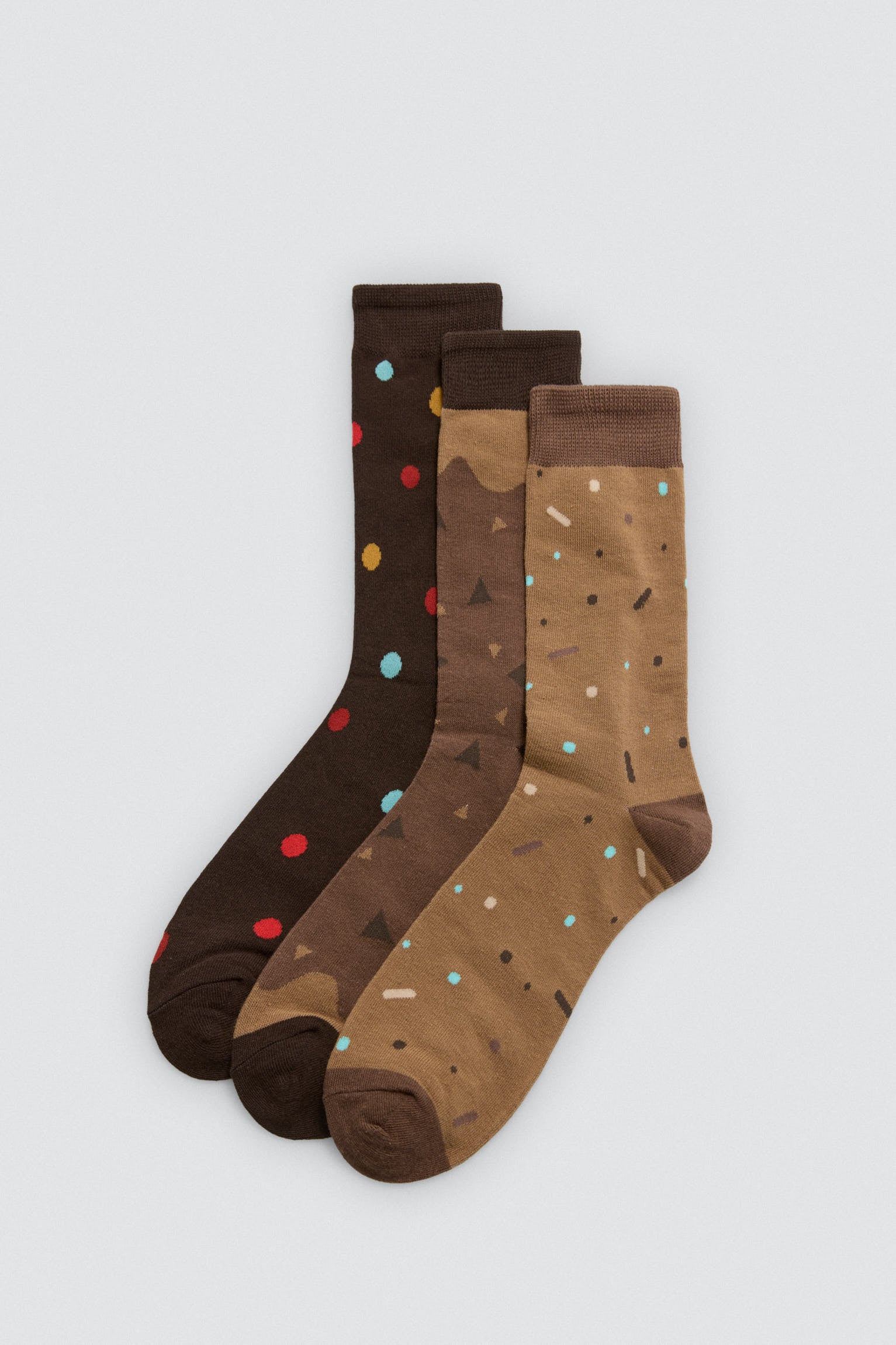 Confezione regalo di 3 calzini a forma di muffin al cioccolato - immagine 3