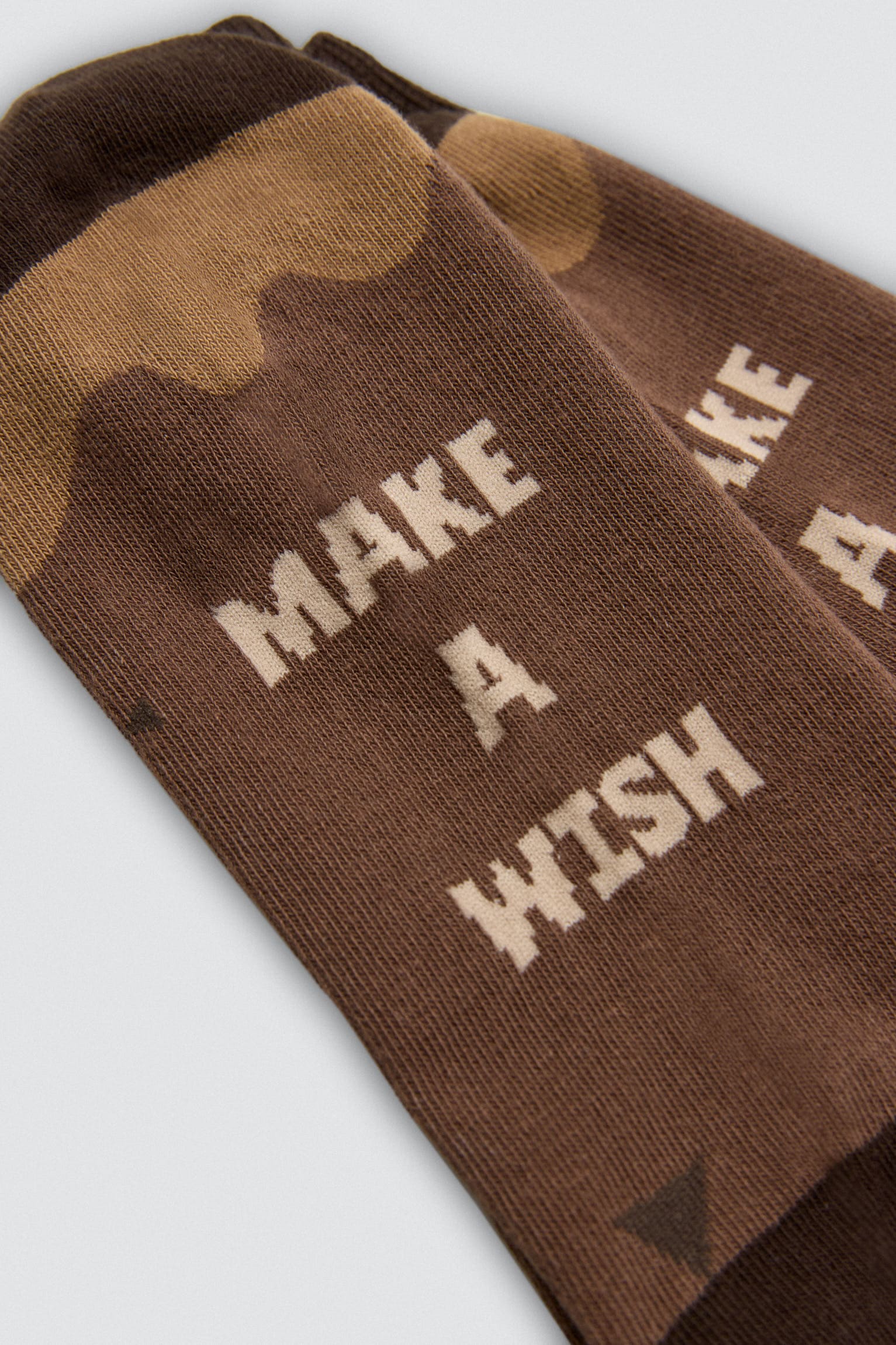 Confezione regalo di 3 calzini a forma di muffin al cioccolato - immagine 7