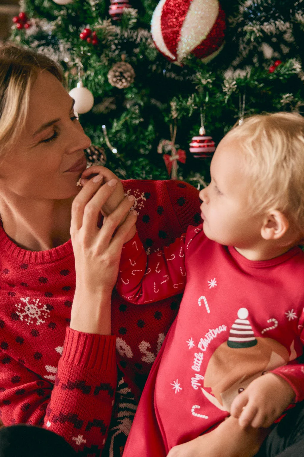 Tutina in peluche per neonati con stampa natalizia - immagine 8