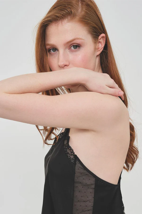 Pigiama corto da donna in raso nero | MUYDEMI - immagine 4