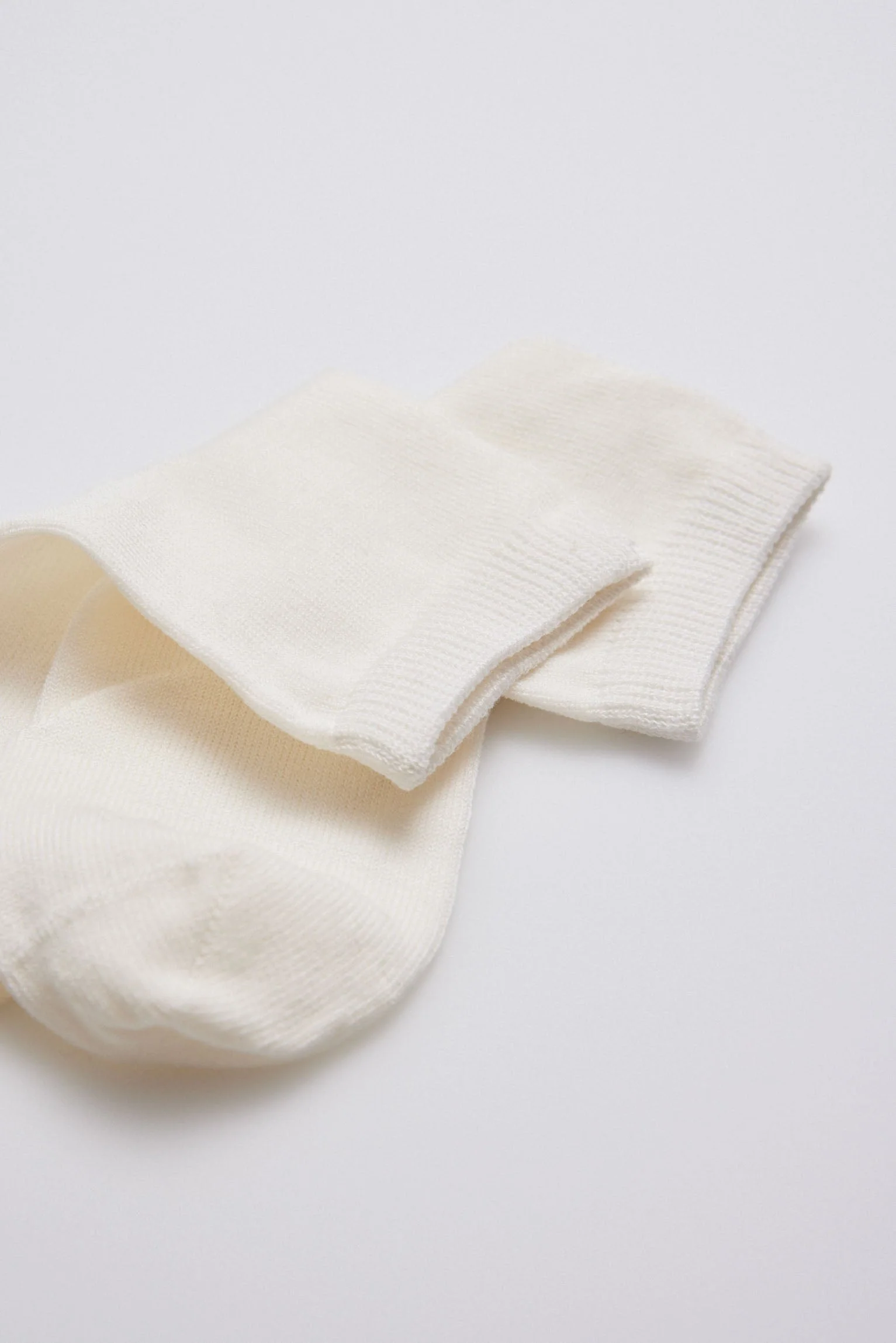 Calzini per bambini avorio con perle - immagine 3