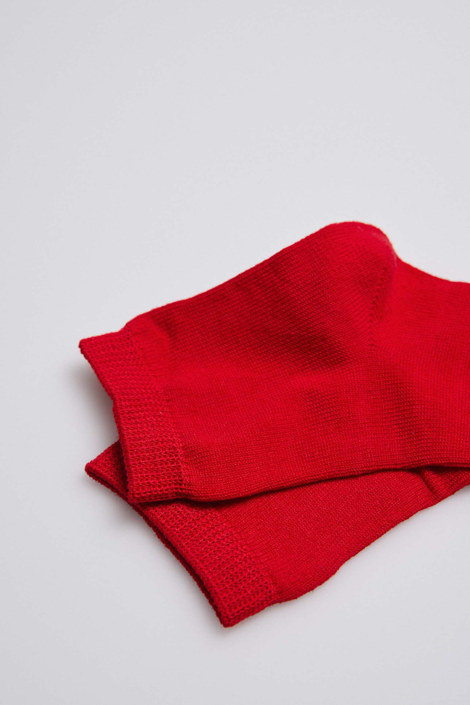 Calzini rossi con perle per bambini - immagine 3