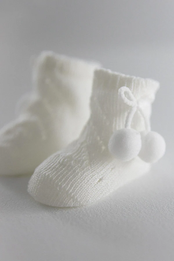 Calzini avorio con perle neonato con nappine - immagine 2