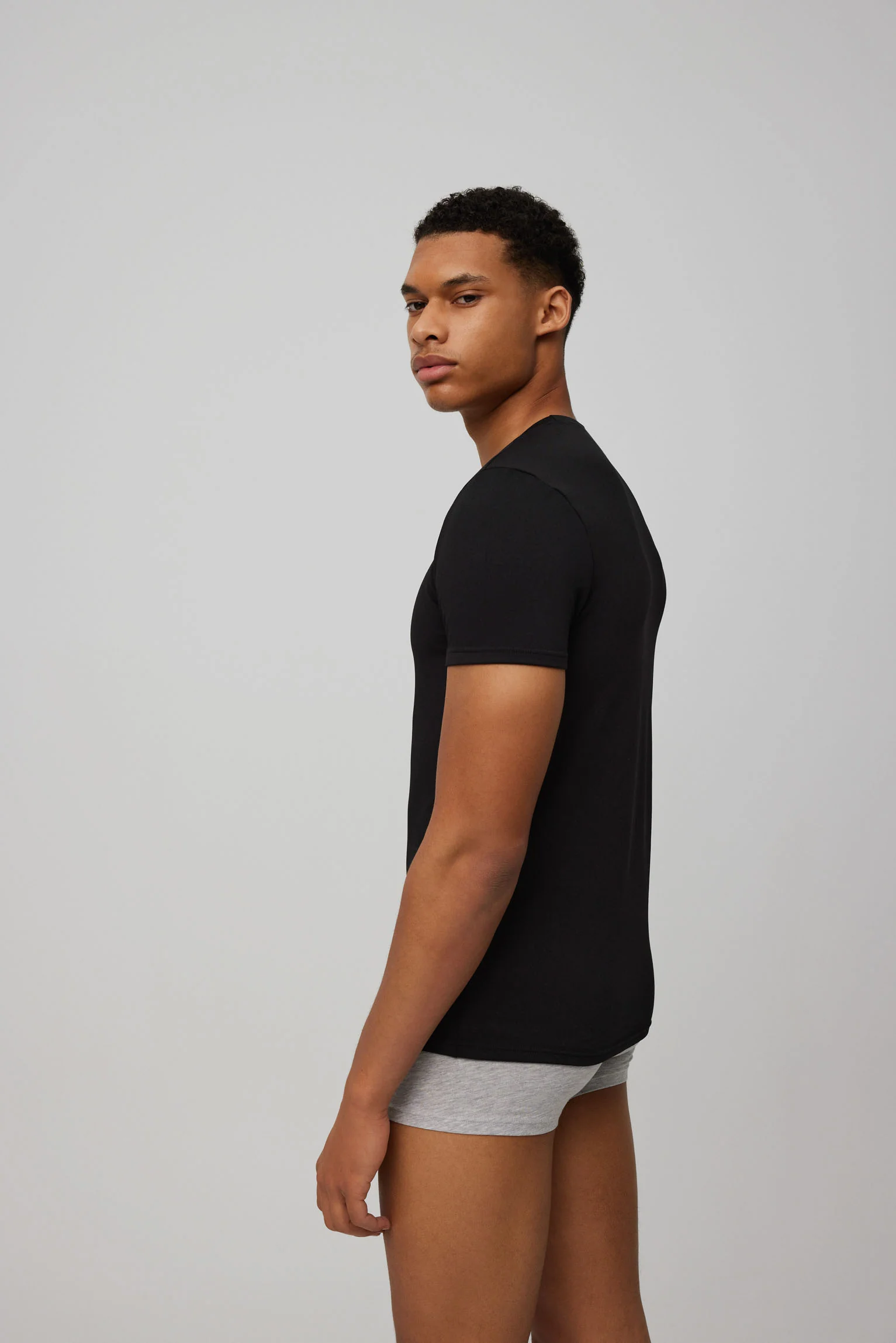 T-shirt termica intima nera a maniche corte scollo a V - immagine 4