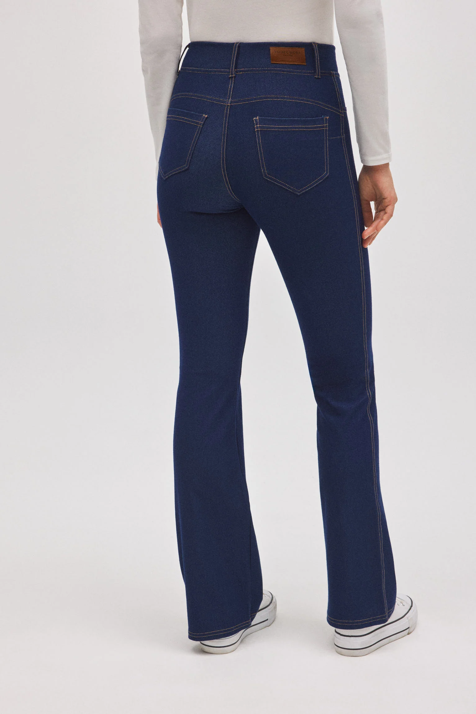 Jeans elasticizzati a zampa blu navy - immagine 4