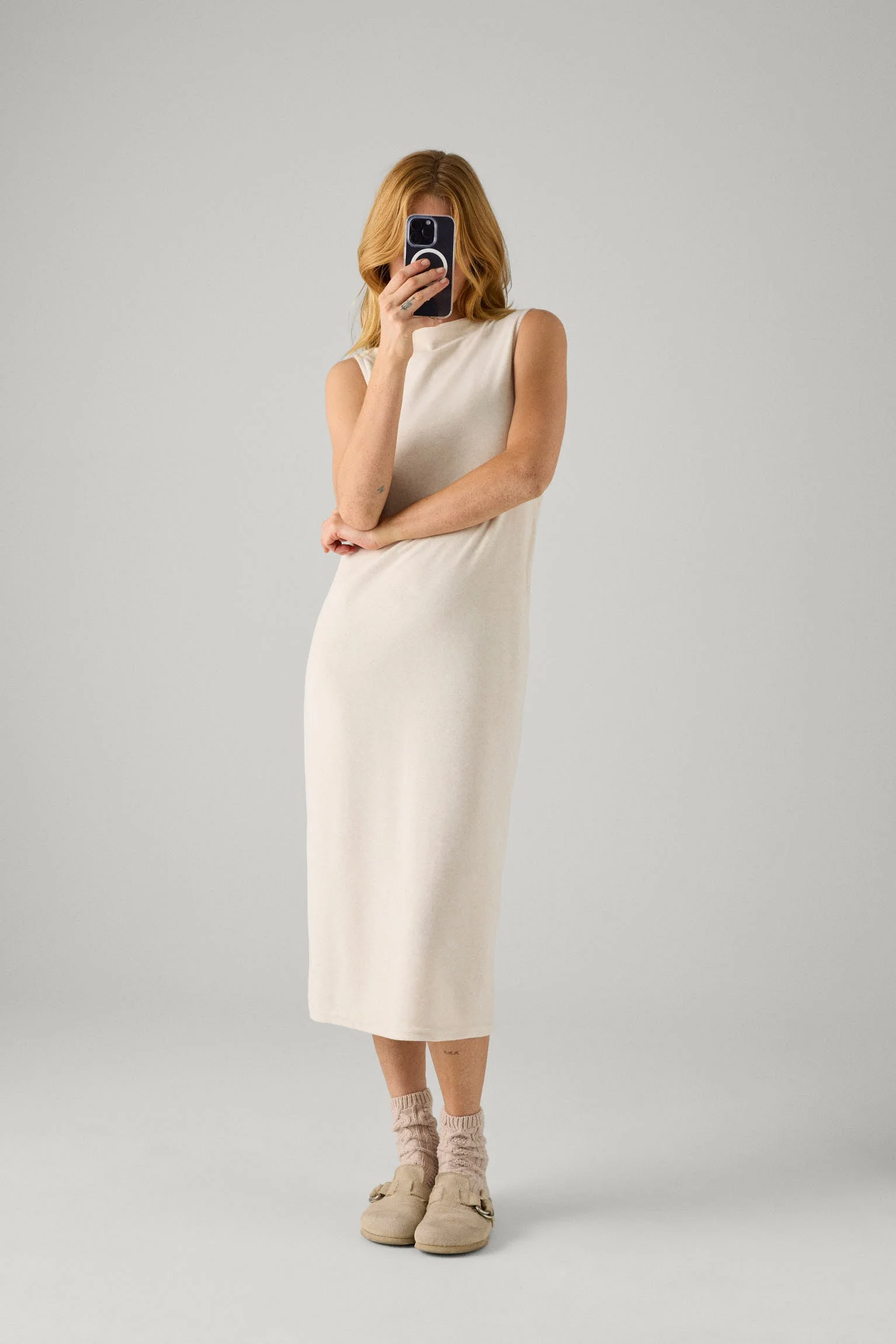 Abito lungo color avorio senza maniche in tinta unita - immagine 6