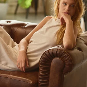 Abito lungo color avorio senza maniche in tinta unita