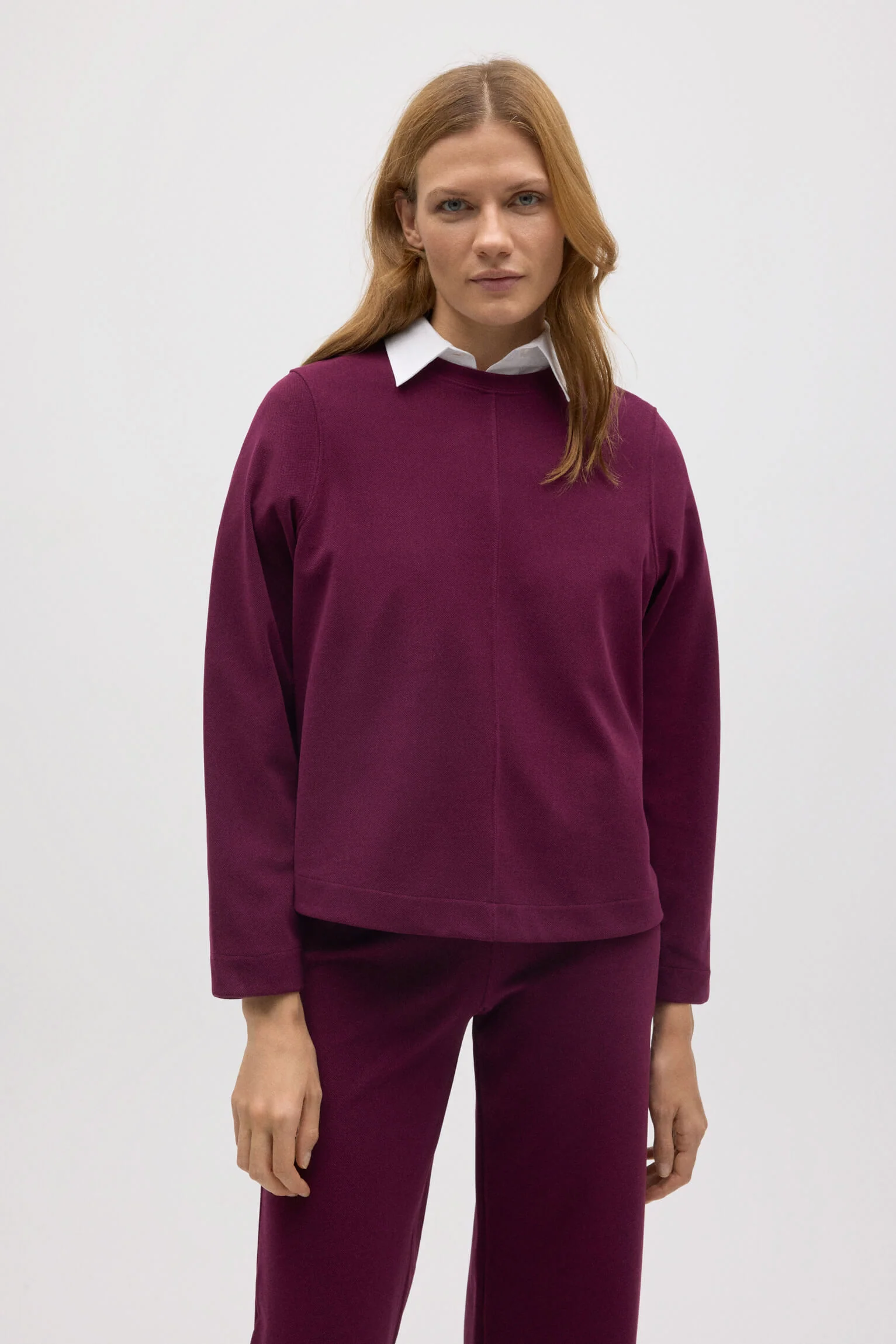 Maglione caldo girocollo con texture bordeaux - immagine 2