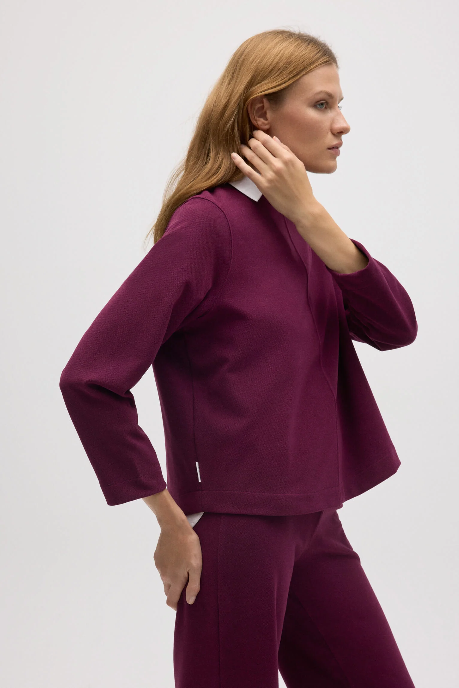 Maglione caldo girocollo con texture bordeaux - immagine 4