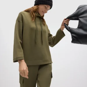 Felpa verde con collo fluido