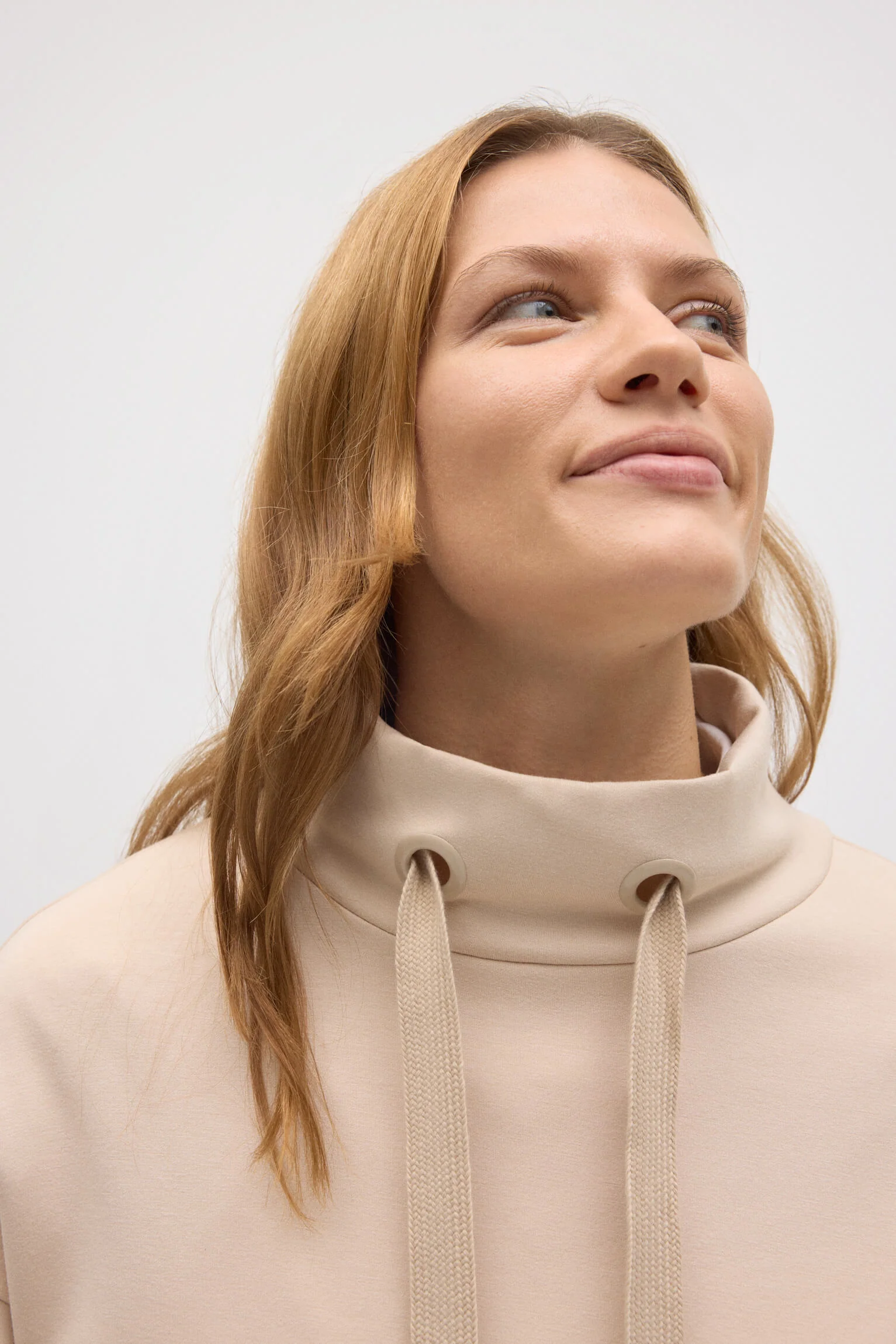 Felpa girocollo fluida color avorio - immagine 6