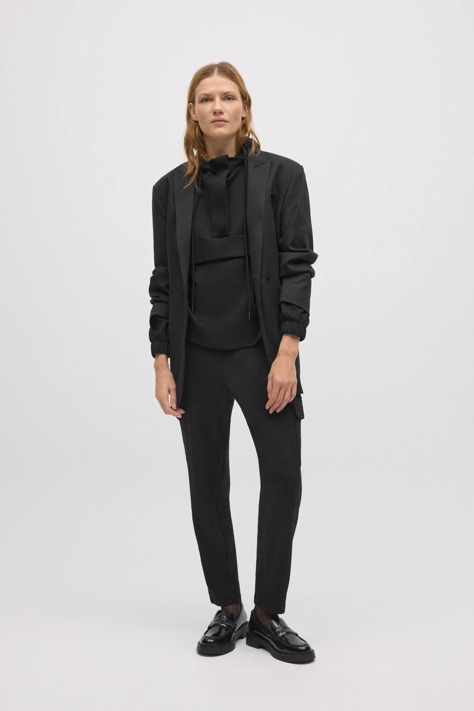 Felpa con cappuccio nera fluida - immagine 5