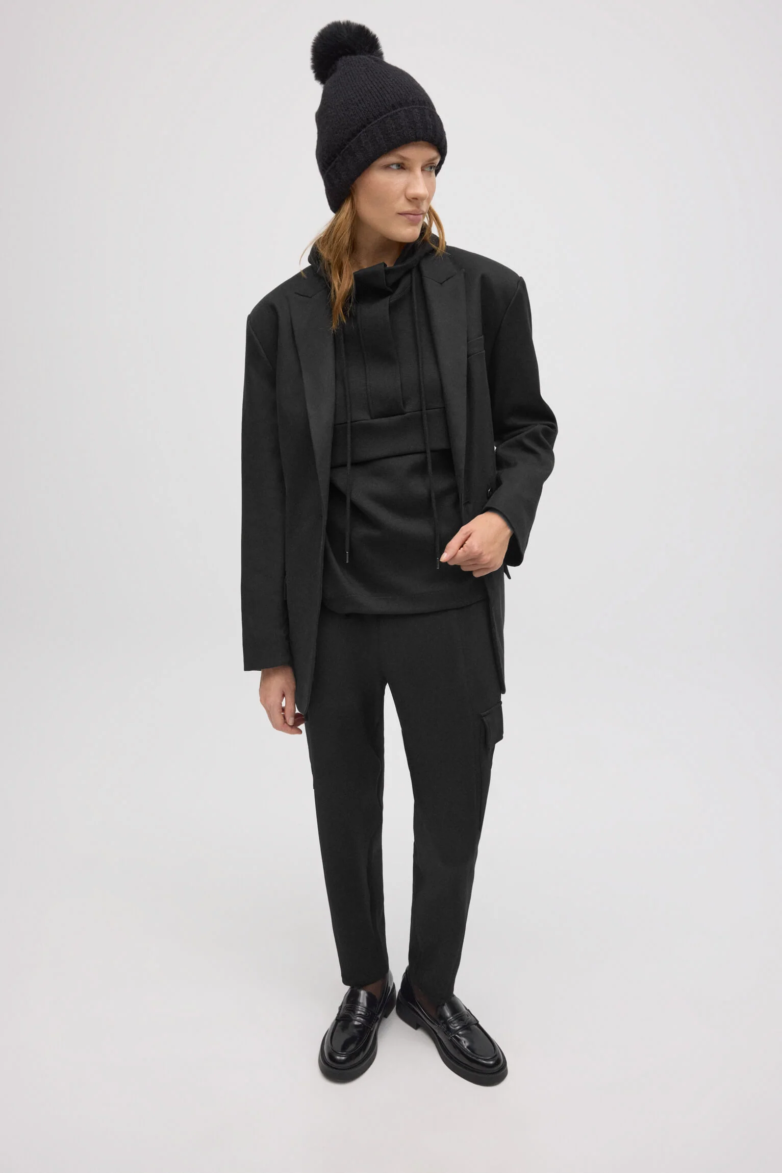 Felpa con cappuccio nera fluida - immagine 6