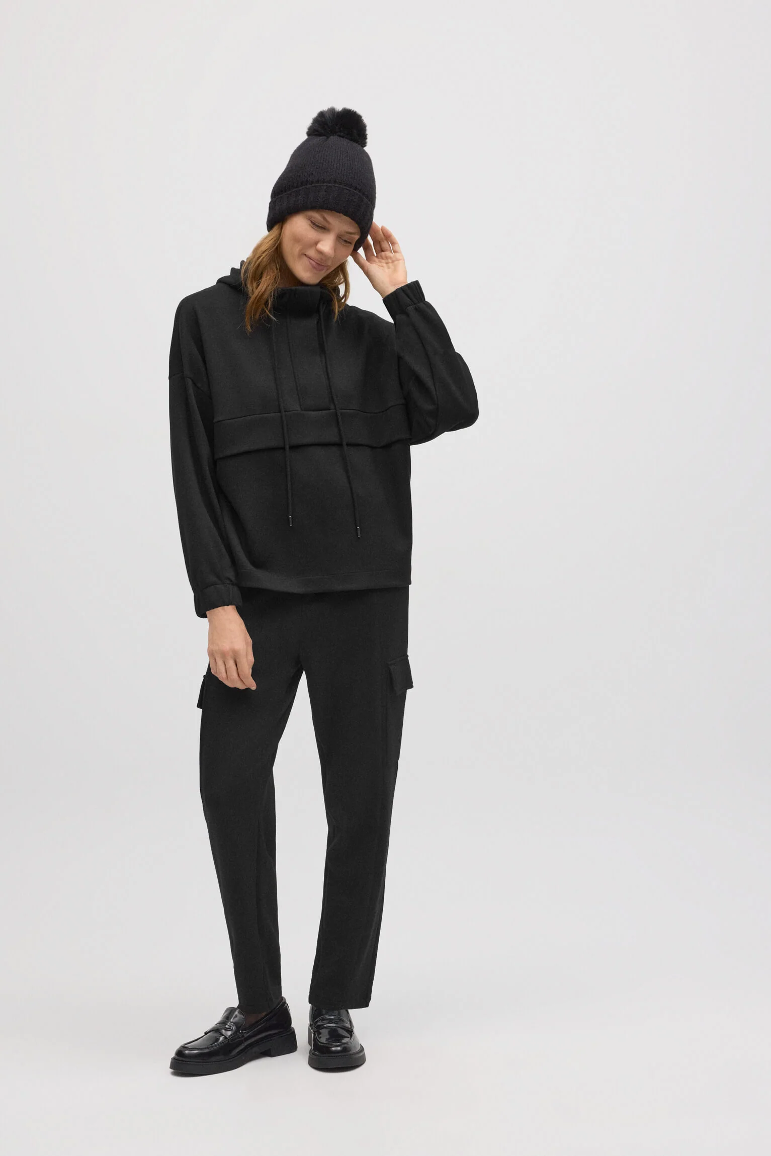 Felpa con cappuccio nera fluida - immagine 7