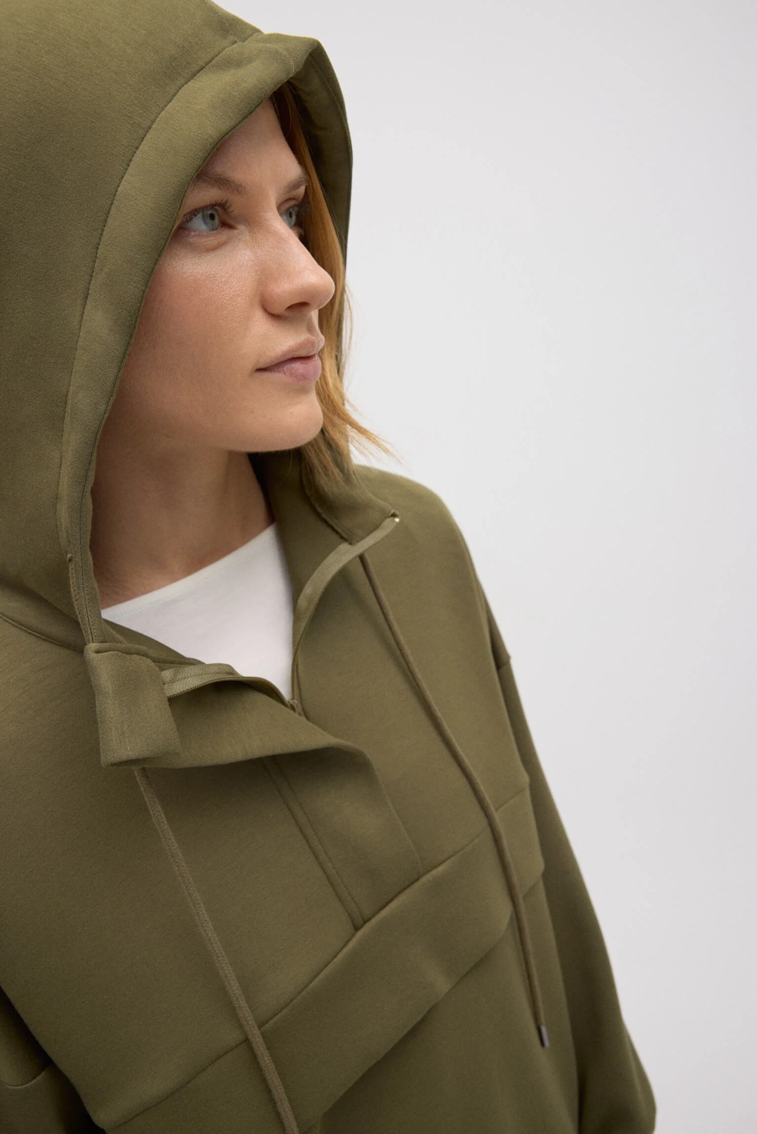 Felpa verde fluida con cappuccio - immagine 5