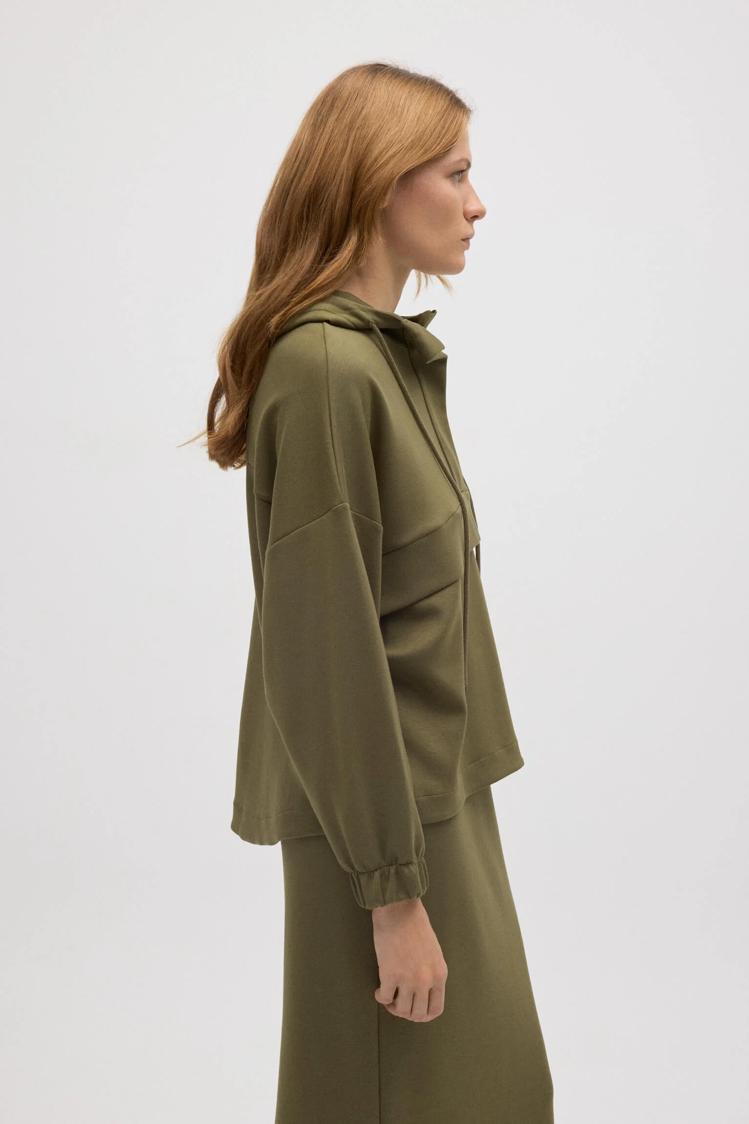 Felpa verde fluida con cappuccio - immagine 7