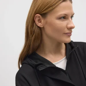 Felpa con cappuccio nera fluida