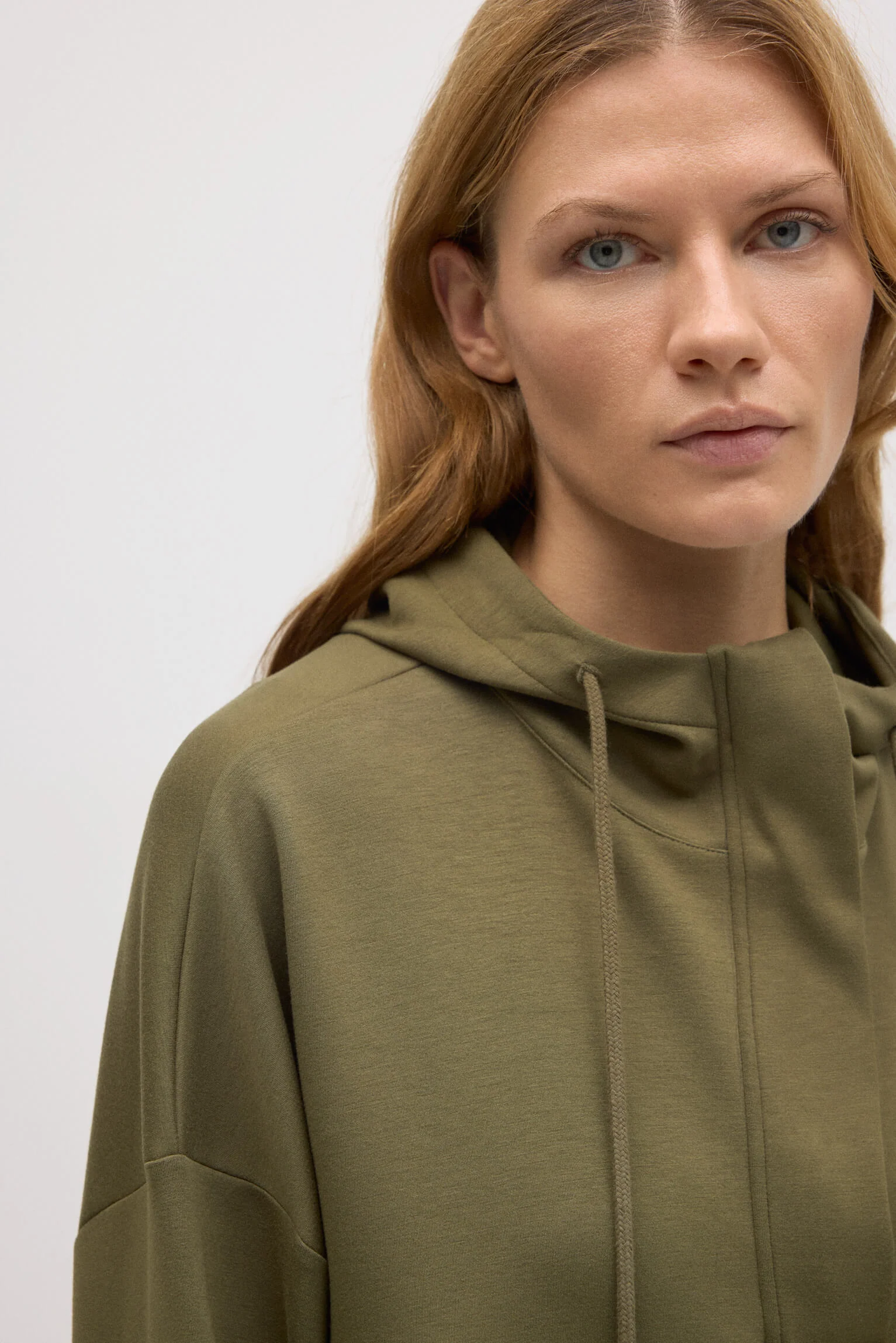 Felpa verde fluida con cappuccio - immagine 8